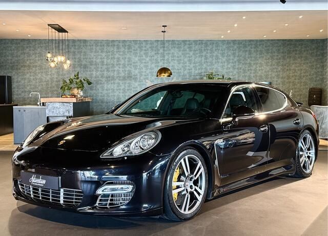 Zwart, metallic lak Gebruikt 2010 Porsche Panamera Turbo Sedan | € 34.950 - Afbeelding 1/4