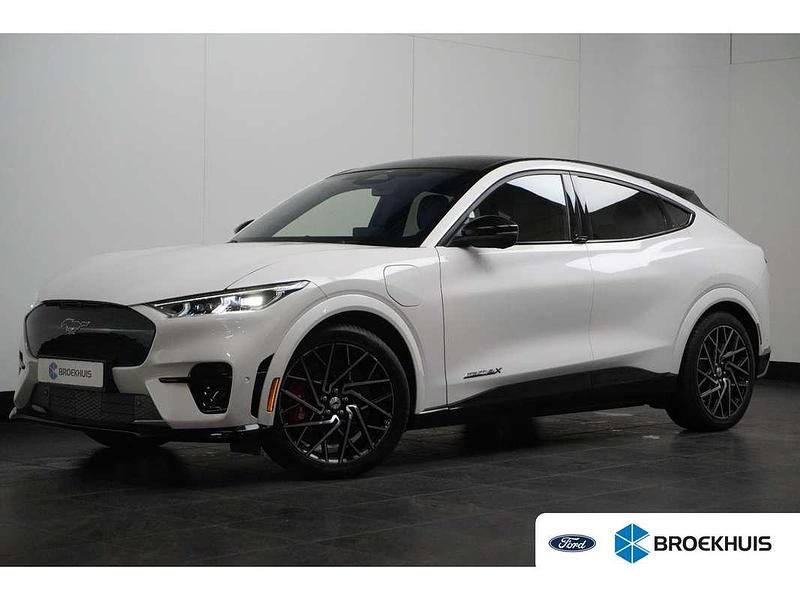 Wit Gebruikt 2022 Ford Mustang Mach-E GT SUV | € 42.800 (Eerlijke prijs) - Afbeelding 1/4