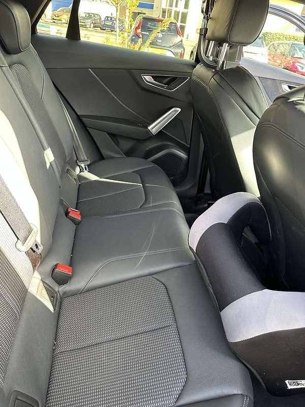 Zwart Occasion 2024 Audi Q2 SUV | € 32.500 (Eerlijke prijs) - Afbeelding 1/4