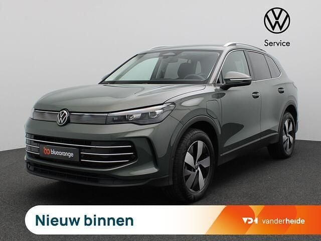 Groen Nieuw 2025 VW Tiguan Elegance SUV | € 49.450 (Goede deal) - Afbeelding 1/3