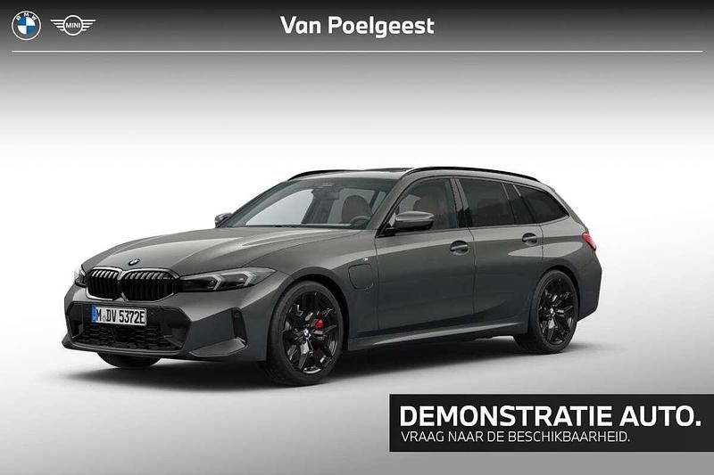 Bmw individual dravitgrau (donker grijs) Occasion 2025 BMW 330e M Sport Stationwagen | € 76.571 - Afbeelding 1/2
