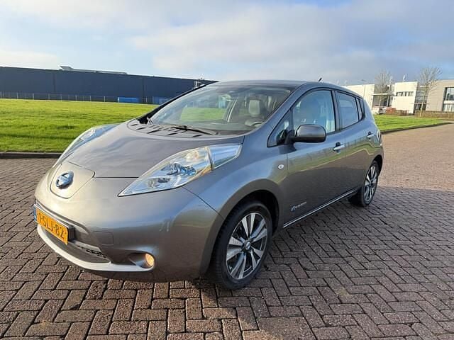 Grijs Gebruikt 2013 Nissan Leaf Base Hatchback | € 4.950 (Eerlijke prijs) - Afbeelding 1/4