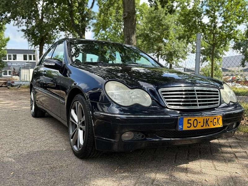 Blauw Gebruikt 2002 Mercedes C180 Elegance Sedan | € 2.000 (Eerlijke prijs) - Afbeelding 1/4