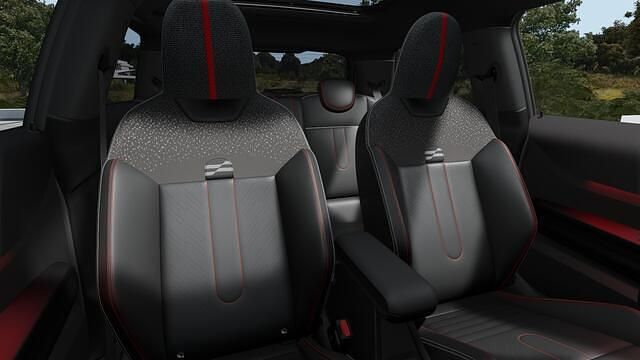 Nieuw Mini John Cooper Works 232 PK (170 kW) 2025 Grijs (metallic) Hatchback