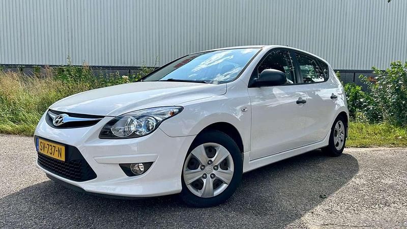Wit Gebruikt 2011 Hyundai i30 Hatchback | € 3.990 (Eerlijke prijs) - Afbeelding 1/4