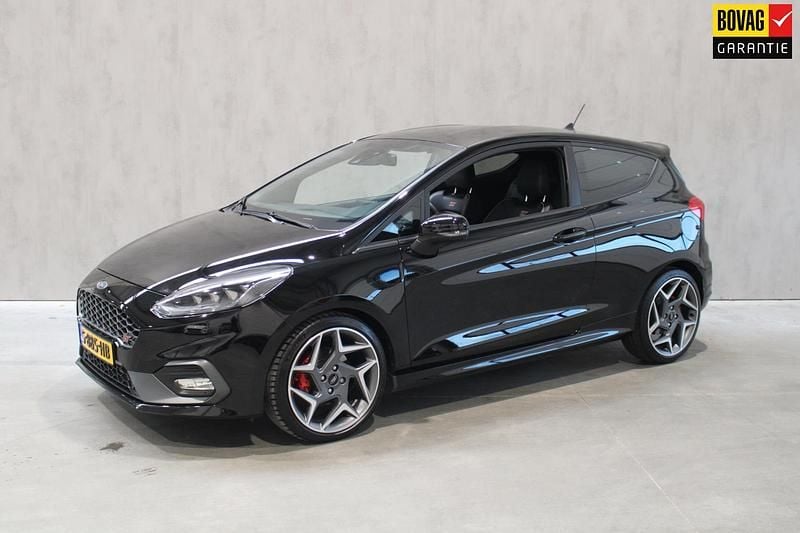 Zwart Occasion 2023 Ford Fiesta ST Hatchback | € 16.995 (Super prijs) - Afbeelding 1/4