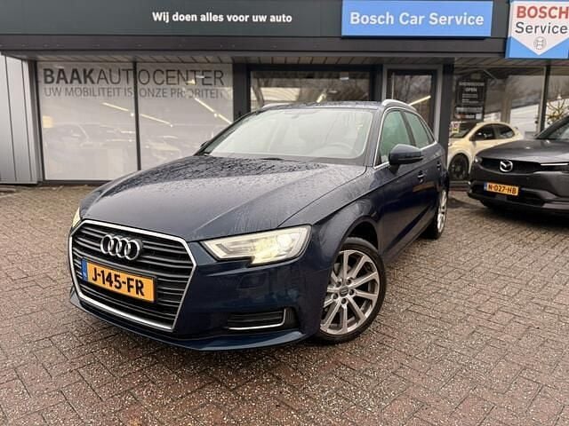 Blauw Gebruikt 2018 Audi A3 Sportback Premium Hatchback | € 17.950 (Eerlijke prijs) - Afbeelding 1/4
