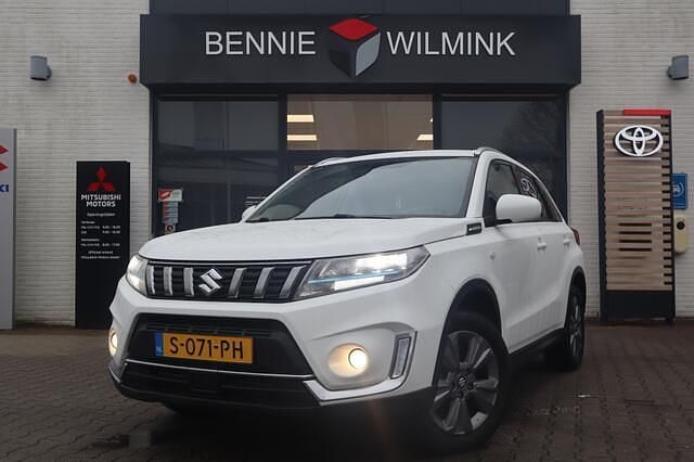 Wit Occasion 2023 Suzuki Vitara SUV | € 23.350 (Eerlijke prijs) - Afbeelding 1/4