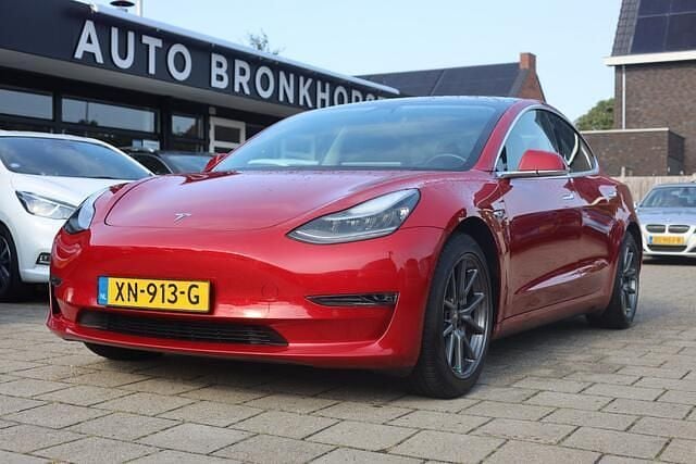Rood Gebruikt 2019 Tesla Model 3 Long Range Sedan | € 14.950 (Goede deal) - Afbeelding 1/1