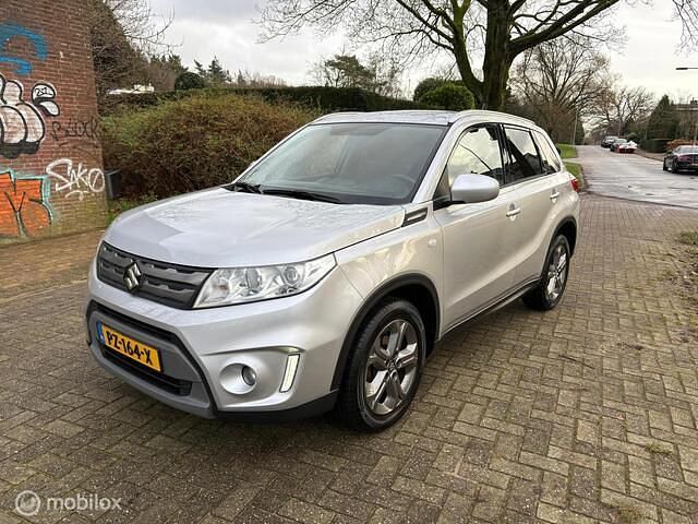 Grijs Gebruikt 2017 Suzuki Vitara Exclusive SUV | € 13.450 (Eerlijke prijs) - Afbeelding 1/4
