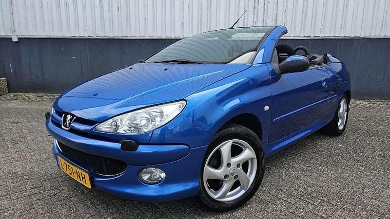 Blauw Gebruikt 2004 Peugeot 206 CC Cabriolet | € 2.250 (Eerlijke prijs) - Afbeelding 1/4