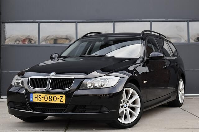 Zwart Gebruikt 2005 BMW 320 Stationwagen | € 5.495 (Eerlijke prijs) - Afbeelding 1/4