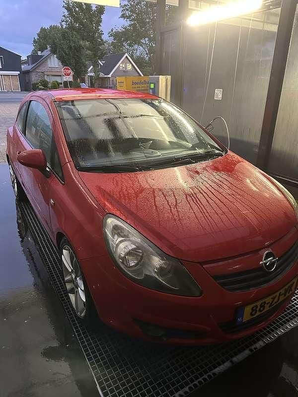 Rood Gebruikt 2008 Opel Corsa Enjoy MPV | € 2.500 (Eerlijke prijs) - Afbeelding 1/4
