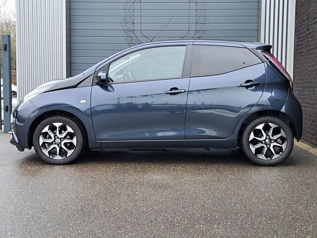 Occasion Toyota Aygo X-play 69 PK (50 kW) 2016 Blauw Hatchback