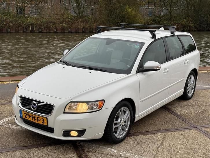 Wit Gebruikt 2011 Volvo V50 R-Design Stationwagen | € 2.650 (Super prijs) - Afbeelding 1/4