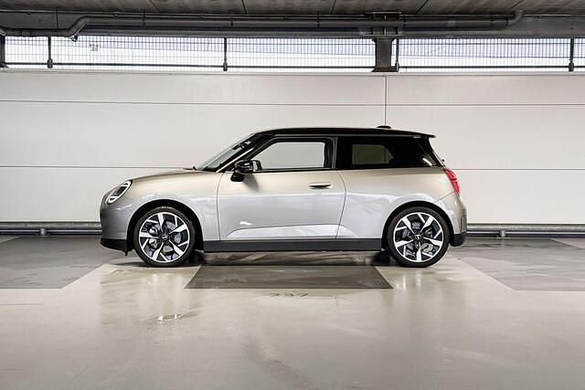 Occasion Mini Cooper Favoured 160 kW (218 PK) 2025 Grijs Hatchback