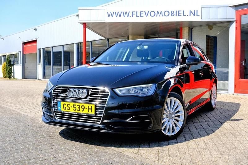 Zwart, metallic lak Gebruikt 2015 Audi A3 Sportback e-tron Proline Hatchback | € 15.950 (Goede deal) - Afbeelding 1/4