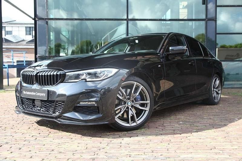 Zwart Gebruikt 2019 BMW 330 Comfort Edition Sedan | € 37.999 (Duur) - Afbeelding 1/4
