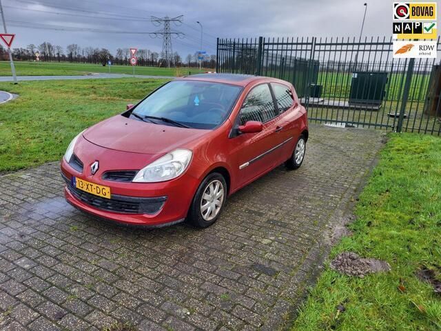 Rood Gebruikt 2007 Renault Clio II Rip Curl Hatchback | € 2.500 (Iets duurder) - Afbeelding 1/4