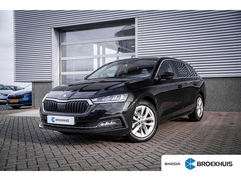 Zwart Occasion 2022 Skoda Octavia Business Line Stationwagen | € 21.395 (Duur) - Afbeelding 1/4