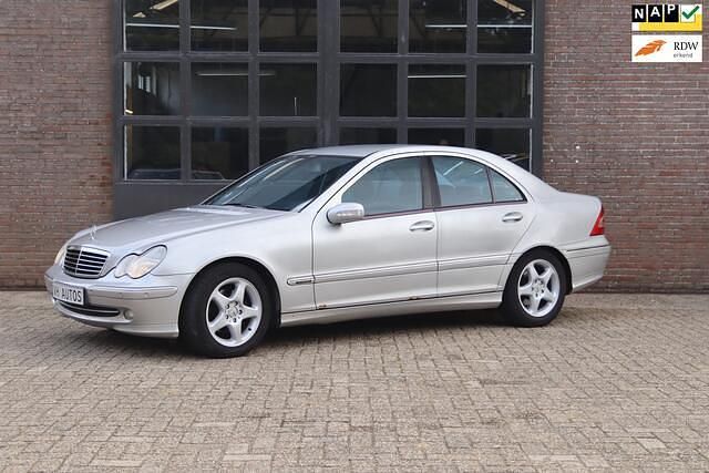 Grijs Gebruikt 2002 Mercedes C180 Sedan | € 2.295 (Super prijs) - Afbeelding 1/4