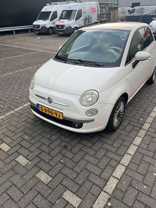 Wit Occasion 2011 Fiat 500 Lounge Hatchback | € 3.400 (Goede deal) - Afbeelding 1/3