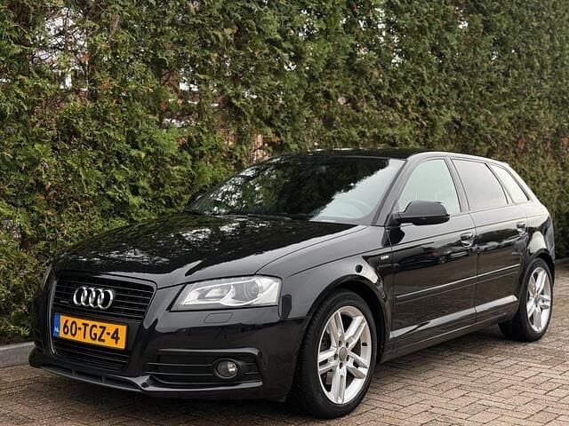 Zwart (metallic) Occasion 2012 Audi A3 Sportback S-Line Hatchback | € 9.980 (Goede deal) - Afbeelding 1/4