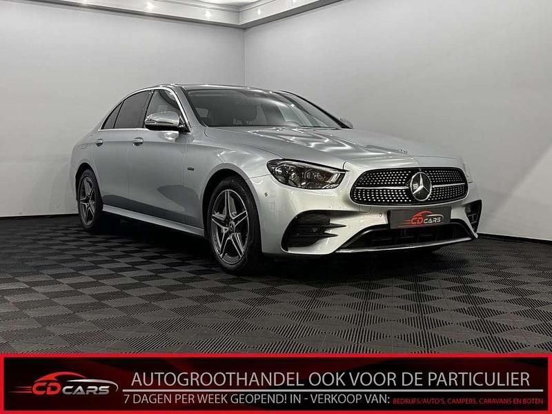 Grijs Gebruikt 2021 Mercedes E300 AMG line Sedan | € 34.950 - Afbeelding 1/4
