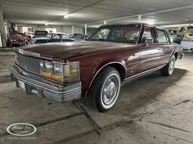 Rood Gebruikt 1979 Cadillac Seville Sedan | € 9.000 - Afbeelding 1/4