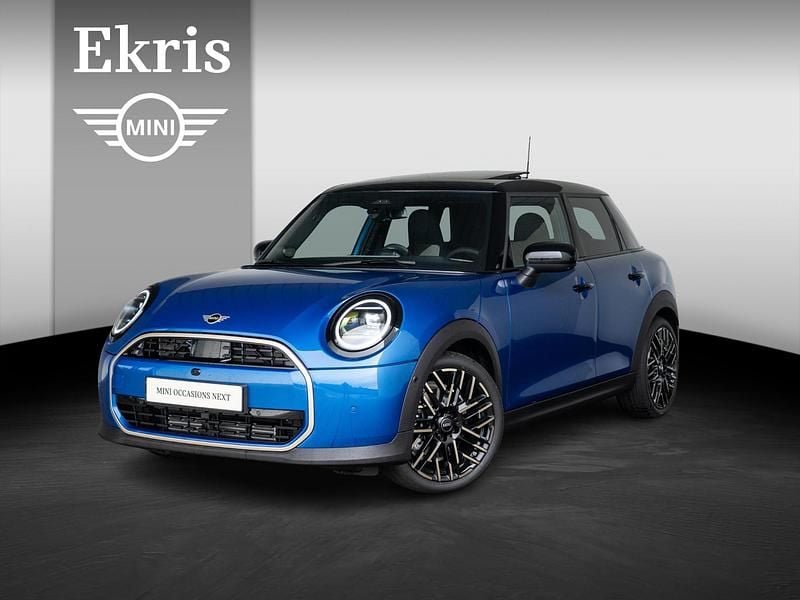 Occasion Mini Cooper Favoured 156 PK (114 kW) 2024 Blauw Hatchback