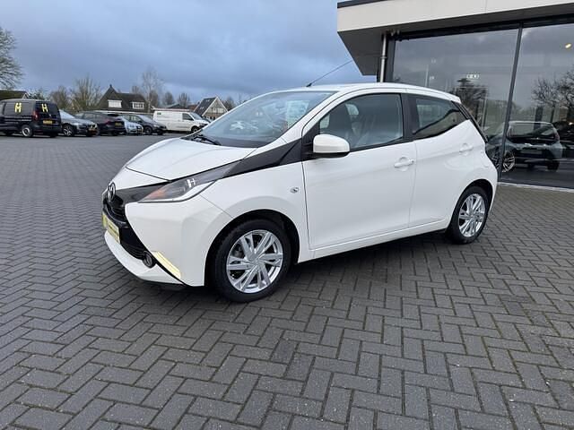Occasion Toyota Aygo X-wave 69 PK (50 kW) 2016 Wit Hatchback
