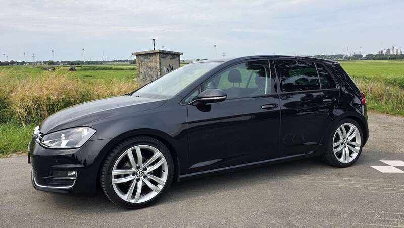 Zwart Gebruikt 2017 VW Golf VII Highline Stationwagen | € 14.500 (Eerlijke prijs) - Afbeelding 1/4
