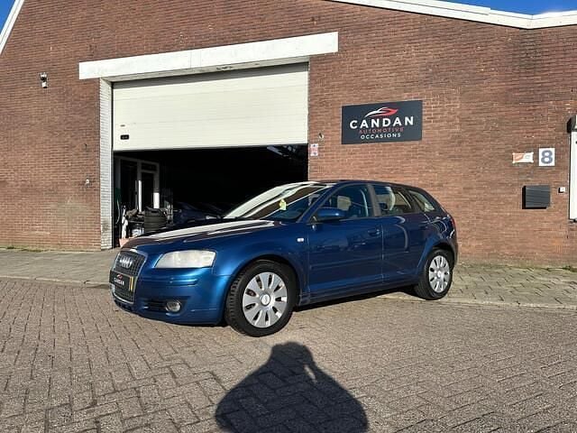 Blauw (metallic) Occasion 2005 Audi A3 Sportback Attraction Hatchback | € 2.399 (Goede deal) - Afbeelding 1/4