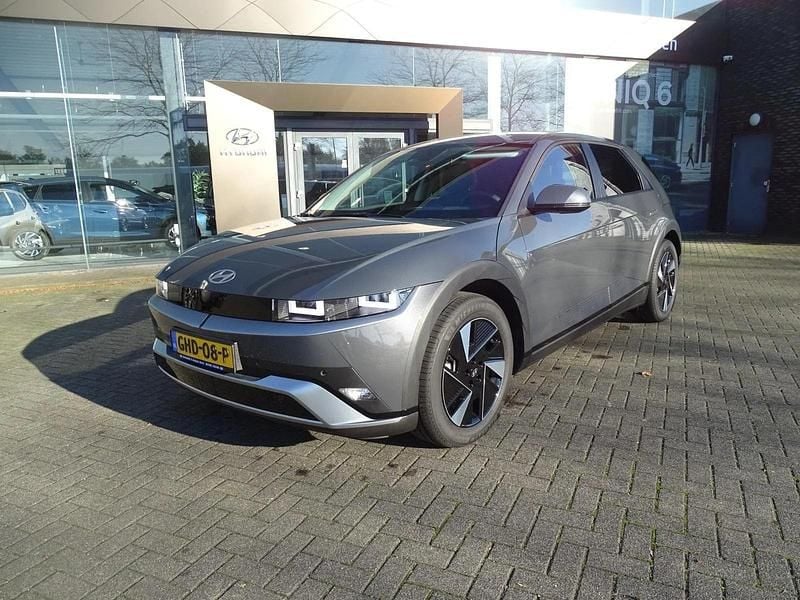 Grijs Gebruikt 2024 Hyundai Ioniq 5 SUV | € 49.950 - Afbeelding 1/4