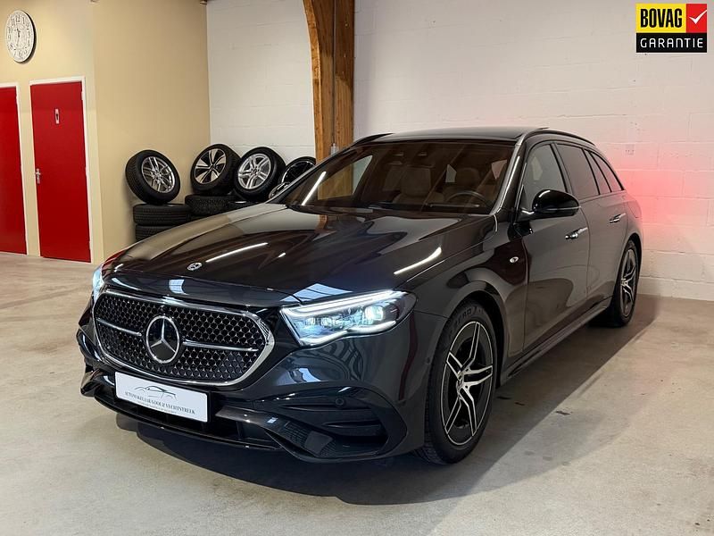 Grijs Occasion 2025 Mercedes E300 AMG line Stationwagen | € 63.995 (Eerlijke prijs) - Afbeelding 1/4