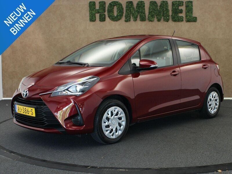 Rood Gebruikt 2017 Toyota Yaris Hatchback | € 10.950 (Goede deal) - Afbeelding 1/4