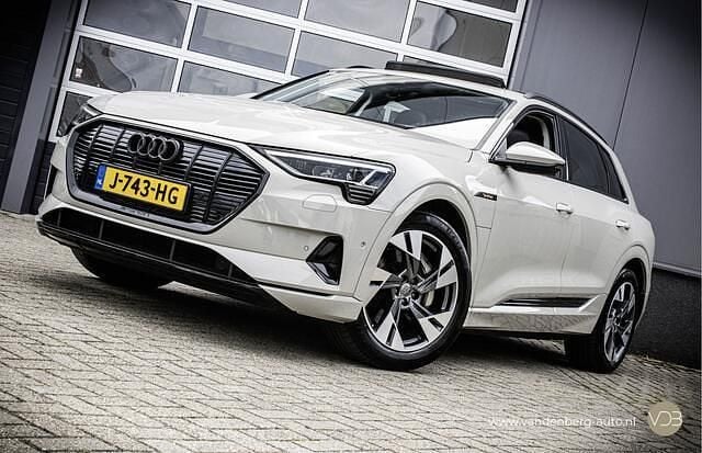 Grijs Gebruikt 2020 Audi e-tron Business SUV | € 23.780 (Goede deal) - Afbeelding 1/4