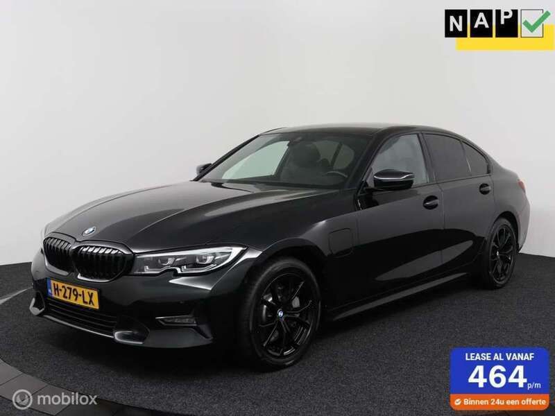 Zwart Gebruikt 2020 BMW 330e Sport Line Sedan | € 28.950 (Eerlijke prijs) - Afbeelding 1/4