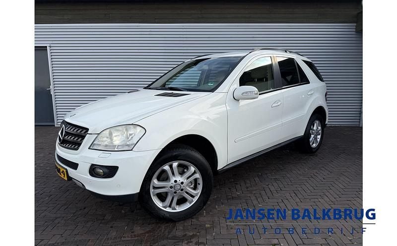 Wit (metallic) Gebruikt 2009 Mercedes 350 SUV | € 9.985 (Super prijs) - Afbeelding 1/4