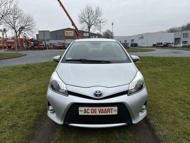 Occasion Toyota Yaris 75 PK (55 kW) 2013 Grijs Hatchback