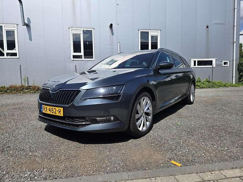 Gebruikt 2018 Skoda Superb Ambition Stationwagen | € 16.500 (Eerlijke prijs) - Afbeelding 1/4
