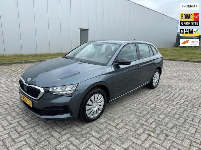 Grijs Gebruikt 2021 Skoda Scala Active Hatchback | € 11.995 (Eerlijke prijs) - Afbeelding 1/4