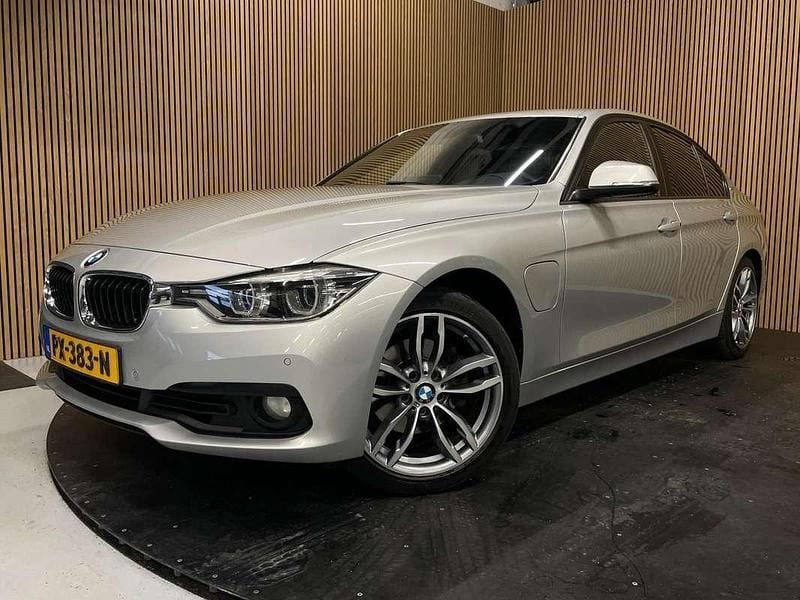 Grijs Gebruikt 2016 BMW 330e Executive Sedan | € 16.895 (Goede deal) - Afbeelding 1/2