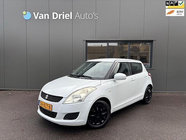 Wit Occasion 2012 Suzuki Swift Hatchback | € 5.440 (Eerlijke prijs) - Afbeelding 1/4