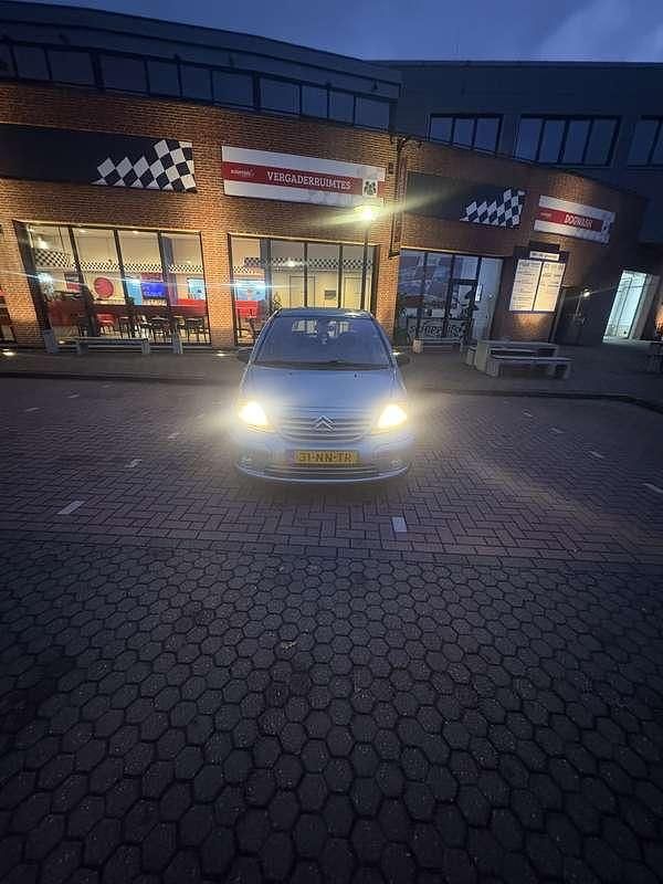 Blauw Occasion 2004 Citroën C3 Exclusive Hatchback | € 1.250 (Eerlijke prijs) - Afbeelding 1/4