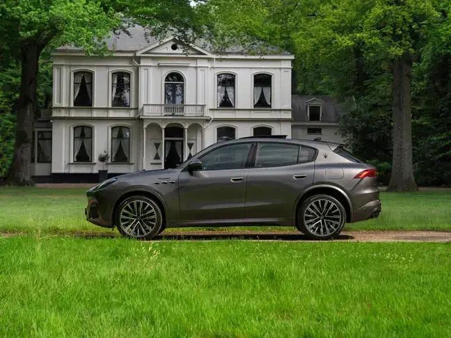 Grijs Gebruikt 2022 Maserati Grecale SUV | € 87.500 - Afbeelding 1/4