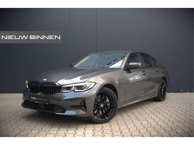 Grijs Gebruikt 2019 BMW 330e Sport Line Sedan | € 29.740 (Eerlijke prijs) - Afbeelding 1/4