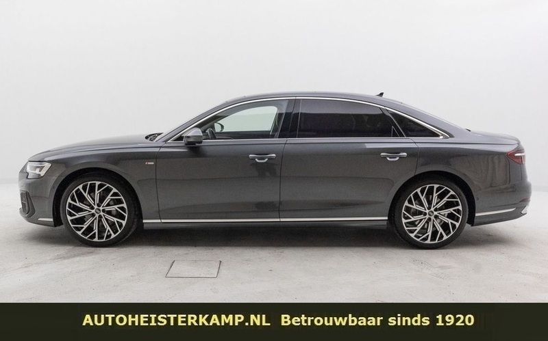 Grijs Gebruikt 2022 Audi A8L Sedan | € 92.950 - Afbeelding 1/4
