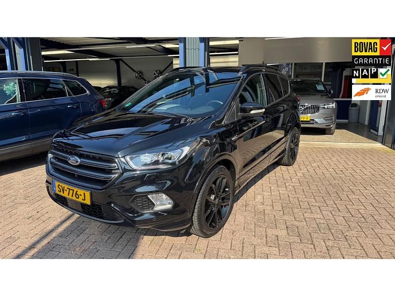 Zwart Gebruikt 2018 Ford Kuga ST-Line SUV | € 16.950 (Iets duurder) - Afbeelding 1/4