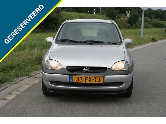 Grijs Occasion 2000 Opel Corsa Hatchback | € 1.399 (Eerlijke prijs) - Afbeelding 1/4